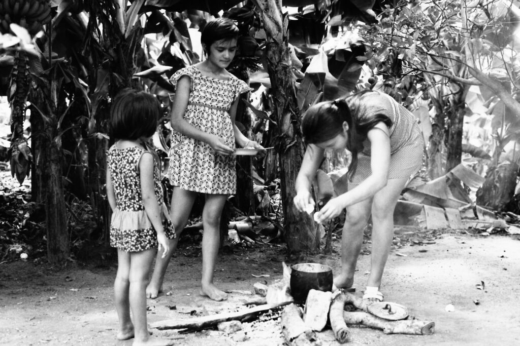 3 AUTOR, campesino, CEC < Educ de adultos < Centros, CEC < Parroquia Cristo Rey < Parroquias, cocina < Cultura campesina, Cultura campesina, CULTURA PARAGUAYA, FC, J.M.Blanch, JESUITAS (OBRAS), Neg BN, niña, PARAGUAY, Parroquia Cristo Rey < Parroquias, paseo, WEB 2 SOPORTE ORIGINAL, 3 AUTOR, 4 LUGAR, BN, CEC, CELEBRACIONES, CULTURA PARAGUAYA, Campesinos, Centros, Cultura campesina, DEPORTES JUEGOS VACACIONES, EDAD, EDUCACION FORMAL, Educ de adultos, FC, J.M.Blanch, JESUITAS (OBRAS), Neg BN, PARAGUAY, PERSONA, Parroquia Cristo Rey, Parroquias, Pueblos de las Reducciones, Vida campesina, WEB, campesino, cocina, niña, niñez, paseo