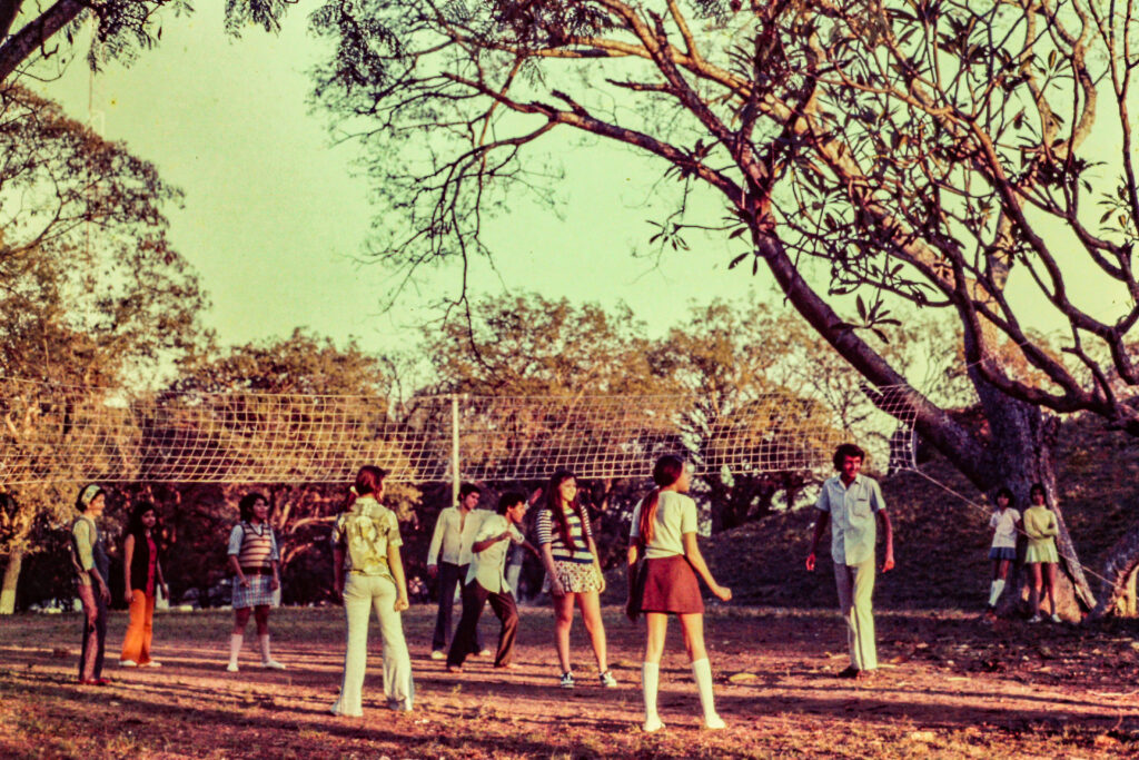 3 AUTOR, Cultura urbana, Diapos 35 mm, FU, J.M.Blanch, joven < joven, mixto, PARAGUAY, volley 2 SOPORTE ORIGINAL, 3 AUTOR, 4 LUGAR, CELEBRACIONES, CULTURA PARAGUAYA, Cultura urbana, DEPORTES JUEGOS VACACIONES, Diapos 35 mm, EDAD, FU, J.M.Blanch, PARAGUAY, PERSONA, Pueblos de las Reducciones, SEXO, adolescente, deporte, joven, jovenes, mixto, volley