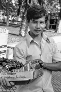 3 AUTOR, CULTURA PARAGUAYA, Cultura urbana, FU, J.M.Blanch, Neg BN, PARAGUAY, vendedor ambulante 2 SOPORTE ORIGINAL, 3 AUTOR, 4 LUGAR, BN, CULTURA PARAGUAYA, Cultura urbana, FU, J.M.Blanch, Neg BN, PARAGUAY, Pueblos de las Reducciones, TRABAJO, TRABAJO Y ARTESANIA, ccomercio, vendedor, vendedor ambulante