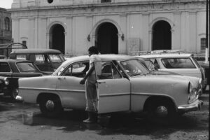 3 AUTOR, Cultura urbana, FU, J.M.Blanch, lavado de auto, Neg BN, PARAGUAY 2 SOPORTE ORIGINAL, 3 AUTOR, 4 LUGAR, BN, CULTURA PARAGUAYA, Cultura urbana, FU, J.M.Blanch, Neg BN, PARAGUAY, Pueblos de las Reducciones, _NUEVAS, lavado de auto