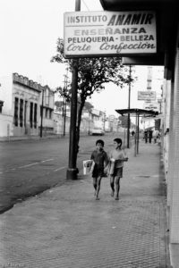 3 AUTOR, canillita, CULTURA PARAGUAYA, Cultura urbana, FU, J.M.Blanch, Neg BN, PARAGUAY, trabajo infantil < TRABAJO 2 SOPORTE ORIGINAL, 3 AUTOR, 4 LUGAR, BN, CULTURA PARAGUAYA, Cultura urbana, FU, J.M.Blanch, Neg BN, PARAGUAY, Pueblos de las Reducciones, TRABAJO, TRABAJO Y ARTESANIA, _NUEVAS, canillita, trabajo infantil