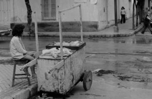 3 AUTOR, Cultura urbana, FU, J.M.Blanch, Neg BN, niña < niñez, PARAGUAY, trabajo infantil < TRABAJO, vendedora ambulante 2 SOPORTE ORIGINAL, 3 AUTOR, 4 LUGAR, BN, CULTURA PARAGUAYA, Cultura urbana, EDAD, FU, J.M.Blanch, Neg BN, PARAGUAY, PERSONA, Pueblos de las Reducciones, TRABAJO, TRABAJO Y ARTESANIA, ccomercio, niña, niñez, trabajo infantil, vendedor, vendedora ambulante