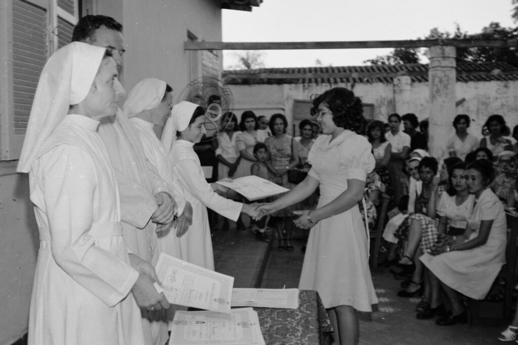 3 AUTOR, academia de corte, Academia de Corte y Confección, FU, J.M.Blanch, JESUITAS (OBRAS), Neg BN, PARAGUAY, Parroquia Cristo Rey < Parroquias, WEB 2 SOPORTE ORIGINAL, 3 AUTOR, 4 LUGAR, Academia de Corte y Confección, BN, EDUCACION INFORMAL, Educacion artistica, FU, J.M.Blanch, JESUITAS (OBRAS), Neg BN, PARAGUAY, Parroquia Cristo Rey, Parroquias, Pueblos de las Reducciones, WEB, academia de corte, manualidades