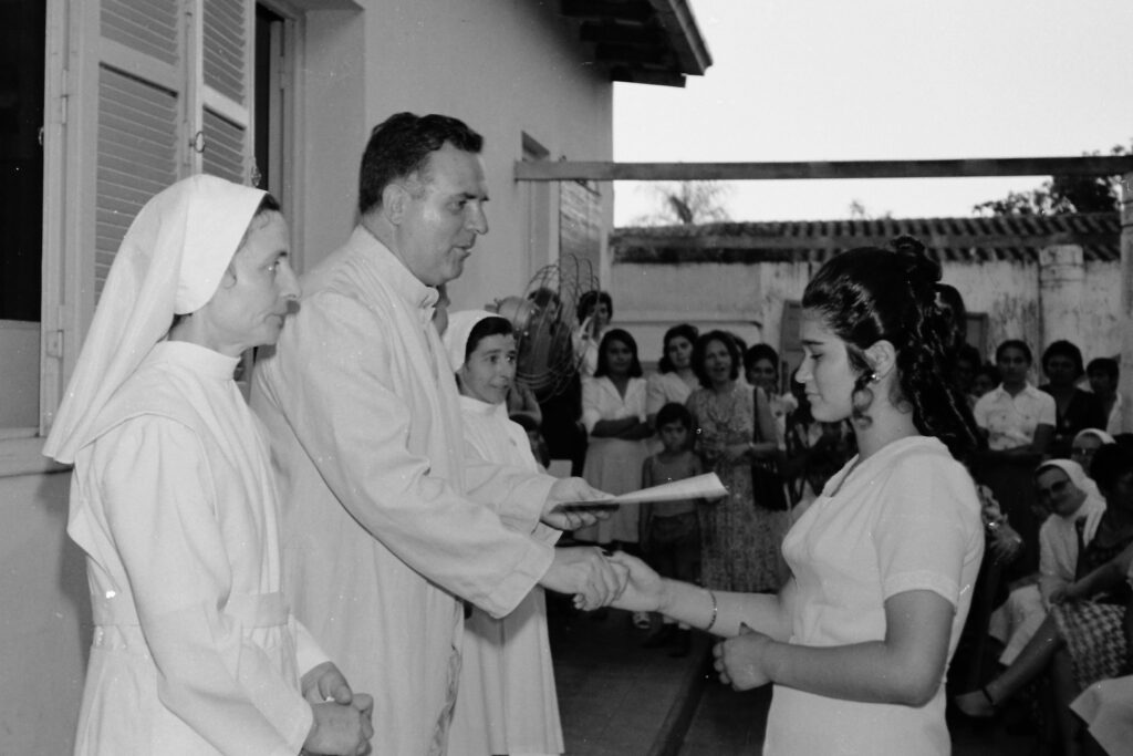 3 AUTOR, academia de corte, Academia de Corte y Confección, FU, J.M.Blanch, JESUITAS (OBRAS), Neg BN, PARAGUAY, Parroquia Cristo Rey < Parroquias, WEB 2 SOPORTE ORIGINAL, 3 AUTOR, 4 LUGAR, Academia de Corte y Confección, BN, EDUCACION INFORMAL, Educacion artistica, FU, J.M.Blanch, JESUITAS (OBRAS), Neg BN, PARAGUAY, Parroquia Cristo Rey, Parroquias, Pueblos de las Reducciones, WEB, academia de corte, manualidades