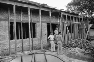 3 AUTOR, academia de corte, Academia de Corte y Confección, albañil, construccion, FU, J.M.Blanch, JESUITAS (OBRAS), Neg BN, PARAGUAY, Parroquia Cristo Rey < Parroquias, WEB < Pueblos de las Reducciones 2 SOPORTE ORIGINAL, 3 AUTOR, 4 LUGAR, Academia de Corte y Confección, BN, EDUCACION INFORMAL, Educacion artistica, FU, J.M.Blanch, JESUITAS (OBRAS), Neg BN, PARAGUAY, Parroquia Cristo Rey, Parroquias, Pueblos de las Reducciones, TRABAJO, TRABAJO Y ARTESANIA, WEB, academia de corte, albañil, construccion, manualidades