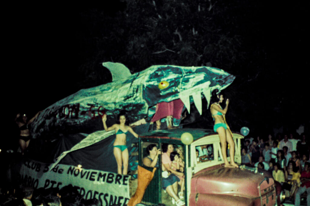 3 AUTOR, carnaval < fiesta civil, Cultura urbana, Diapos 35 mm, FU, J.M.Blanch, PARAGUAY 2 SOPORTE ORIGINAL, 3 AUTOR, 4 LUGAR, CULTURA PARAGUAYA, Cultura urbana, Diapos 35 mm, FIESTAS Y CELEBRACIONES, FU, J.M.Blanch, PARAGUAY, Pueblos de las Reducciones, carnaval, fiesta civil