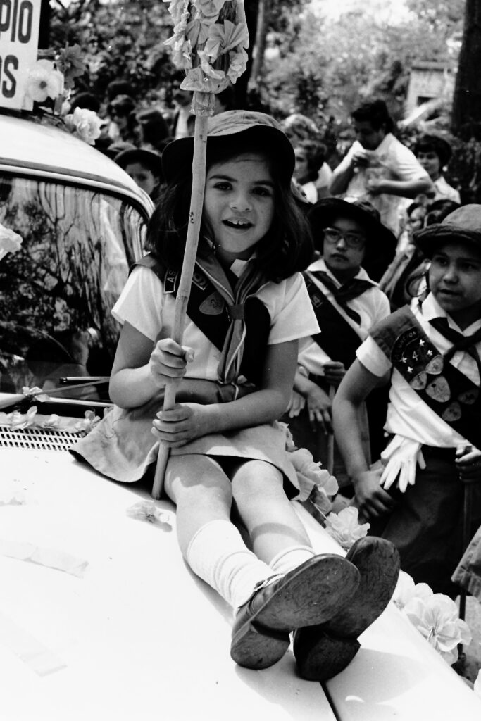 3 AUTOR, carroza, CULTURA PARAGUAYA, Cultura urbana, desfile, fiesta, FU, J.M.Blanch, joven < joven, Neg BN, PARAGUAY, primavera 2 SOPORTE ORIGINAL, 3 AUTOR, 4 LUGAR, BN, CULTURA PARAGUAYA, Cultura urbana, EDAD, FIESTAS Y CELEBRACIONES, FN, FU, Inanimada, J.M.Blanch, NATURALEZA, Neg BN, PARAGUAY, PERSONA, Pueblos de las Reducciones, Tiempo, adolescente, carroza, desfile, fiesta, fiesta civil, joven, jovenes, primavera