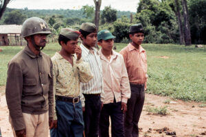 3 AUTOR, Ava guarani, Diapos 35 mm, FI, INDIGENAS, J.M.Blanch, PARAGUAY, retrato espontaneo, WEB < Pueblos de las Reducciones 2 SOPORTE ORIGINAL, 3 AUTOR, 4 LUGAR, Ava guarani, Diapos 35 mm, FI, INDIGENAS, J.M.Blanch, PARAGUAY, PERSONA, Pueblos de las Reducciones, RETRATO, WEB, retrato espontaneo