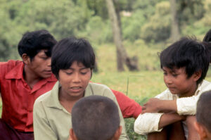 3 AUTOR, Ava guarani, Diapos 35 mm, FI, INDIGENAS, J.M.Blanch, niña < niñez, niños, PARAGUAY, WEB < Pueblos de las Reducciones 2 SOPORTE ORIGINAL, 3 AUTOR, 4 LUGAR, Ava guarani, Diapos 35 mm, EDAD, FI, INDIGENAS, J.M.Blanch, PARAGUAY, PERSONA, Pueblos de las Reducciones, WEB, niña, niñas, niñez, niños