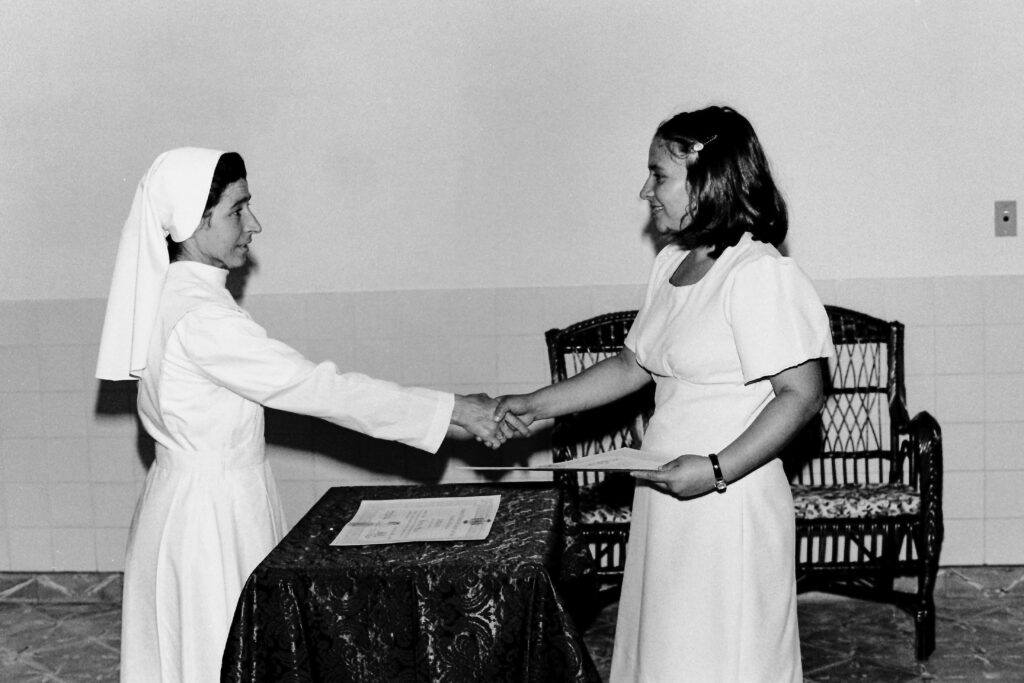 3 AUTOR, academia de corte, Academia de Corte y Confección, FU, J.M.Blanch, JESUITAS (OBRAS), Neg BN, PARAGUAY, Parroquia Cristo Rey < Parroquias, WEB 2 SOPORTE ORIGINAL, 3 AUTOR, 4 LUGAR, Academia de Corte y Confección, BN, EDUCACION INFORMAL, Educacion artistica, FU, J.M.Blanch, JESUITAS (OBRAS), Neg BN, PARAGUAY, Parroquia Cristo Rey, Parroquias, Pueblos de las Reducciones, WEB, academia de corte, manualidades