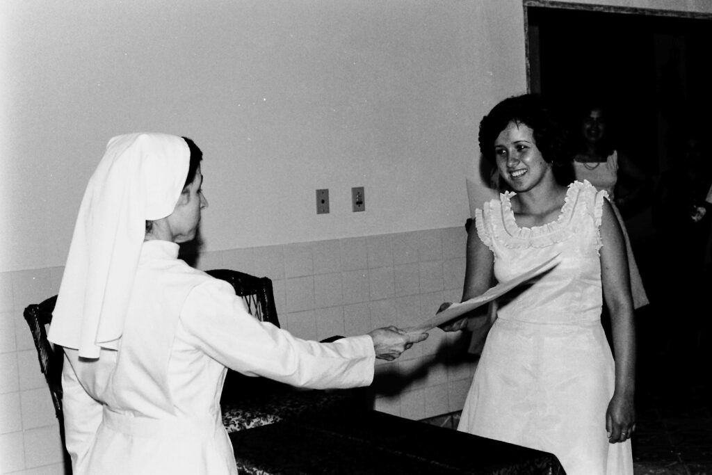 3 AUTOR, academia de corte, Academia de Corte y Confección, FU, J.M.Blanch, JESUITAS (OBRAS), Neg BN, PARAGUAY, Parroquia Cristo Rey < Parroquias, WEB 2 SOPORTE ORIGINAL, 3 AUTOR, 4 LUGAR, Academia de Corte y Confección, BN, EDUCACION INFORMAL, Educacion artistica, FU, J.M.Blanch, JESUITAS (OBRAS), Neg BN, PARAGUAY, Parroquia Cristo Rey, Parroquias, Pueblos de las Reducciones, WEB, academia de corte, manualidades