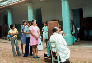 3 AUTOR, Caacupe 8 diciembre, confesion, CULTURA PARAGUAYA, Diapos 35 mm, FC < 1 CATEGORIA, fiesta patronal < fiesta religiosa, fiesta religiosa, J.M.Blanch, PARAGUAY, WEB < Pueblos de las Reducciones 2 SOPORTE ORIGINAL, 3 AUTOR, 4 LUGAR, CULTURA PARAGUAYA, Caacupe 8 diciembre, Diapos 35 mm, FC, FIESTAS Y CELEBRACIONES, J.M.Blanch, PARAGUAY, Pueblos de las Reducciones, RELIGION, WEB, confesion, fiesta patronal, fiesta religiosa