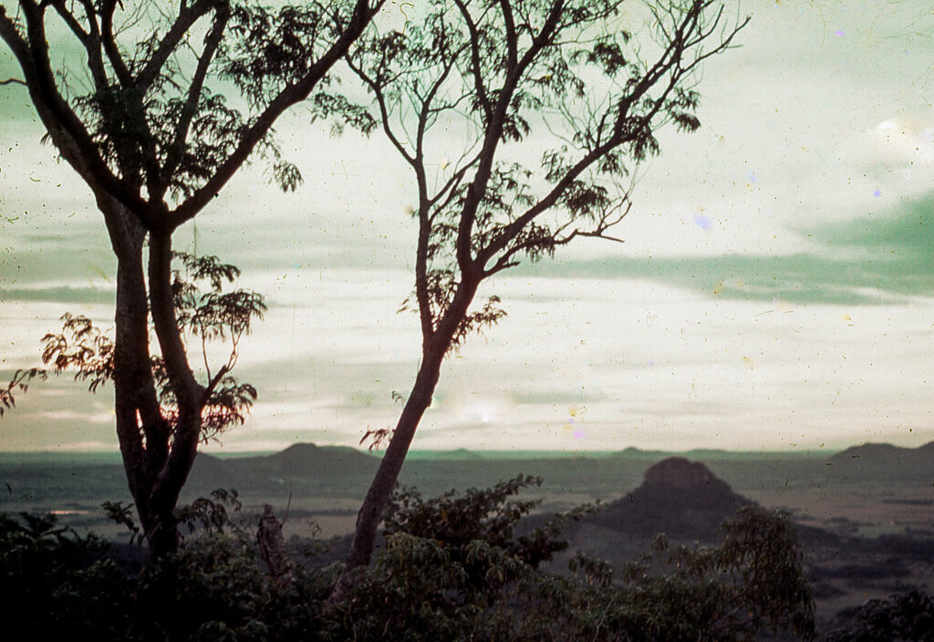 3 AUTOR, CULTURA PARAGUAYA, Diapos 35 mm, FC, FN, J.M.Blanch, llano < PAISAJE, PAISAJE, panoramica, PARAGUAY, WEB 2 SOPORTE ORIGINAL, 3 AUTOR, 4 LUGAR, CULTURA PARAGUAYA, Diapos 35 mm, FC, FN, J.M.Blanch, PAISAJE, PARAGUAY, Pueblos de las Reducciones, WEB, campo, llano, panoramica, planicie