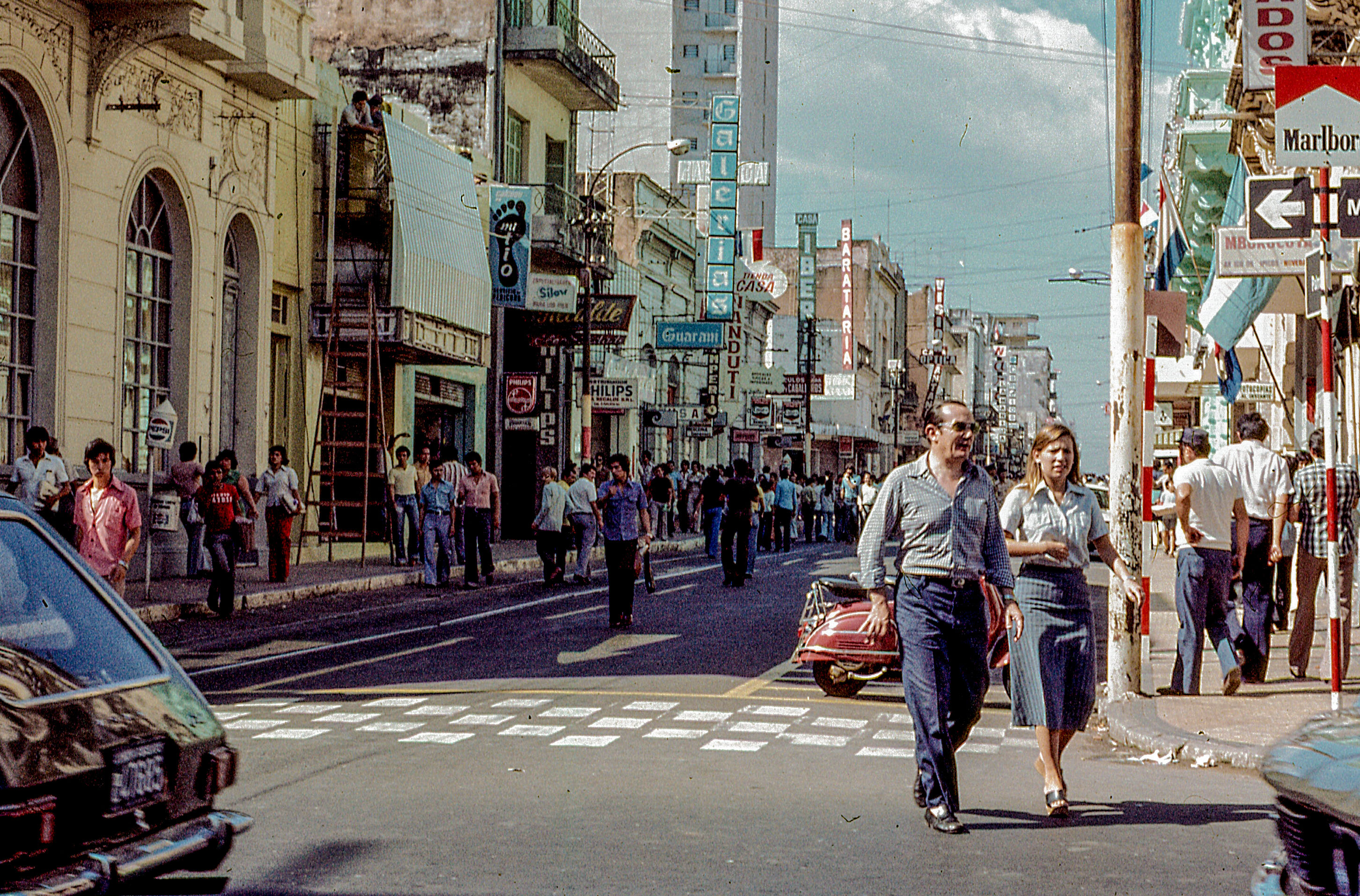 19780501 (022) DI.jpg, Centro de ciudad, Asunción, Paraguay, 1978