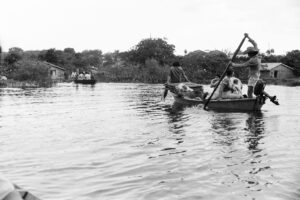 3 AUTOR, bote, canoa, CULTURA PARAGUAYA, FU, J.M.Blanch, Neg BN, PARAGUAY 2 SOPORTE ORIGINAL, 3 AUTOR, 4 LUGAR, BN, CULTURA PARAGUAYA, FU, J.M.Blanch, Medio de transporte, Neg BN, PARAGUAY, Pueblos de las Reducciones, TRANSPORTES CAMINOS y VIAJES, _NUEVAS, bote, canoa