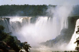 3 AUTOR, agua < Inanimada < NATURALEZA, catarata, cataratas de Yguazu, Diapos 35 mm, FN, J.M.Blanch, NATURALEZA, PAISAJE, salto de agua, WEB 2 SOPORTE ORIGINAL, 3 AUTOR, Diapos 35 mm, FN, Inanimada, J.M.Blanch, NATURALEZA, PAISAJE, Pueblos de las Reducciones, WEB, agua, catarata, cataratas de Yguazu, salto de agua