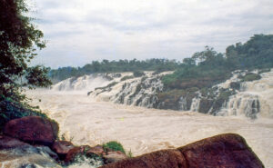 3 AUTOR, Diapos 35 mm, FN, J.M.Blanch, NATURALEZA, PAISAJE, PARAGUAY, rio Parana, salto de agua, WEB < Pueblos de las Reducciones 2 SOPORTE ORIGINAL, 3 AUTOR, 4 LUGAR, Diapos 35 mm, FN, J.M.Blanch, NATURALEZA, PAISAJE, PARAGUAY, Pueblos de las Reducciones, WEB, _NUEVAS, catarata, rio Parana, salto de agua