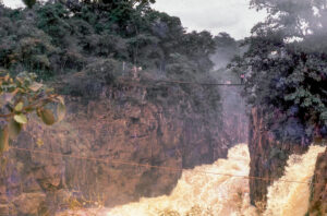 3 AUTOR, Diapos 35 mm, FN, J.M.Blanch, NATURALEZA, PAISAJE, PARAGUAY, rio Parana, salto de agua, WEB < Pueblos de las Reducciones 2 SOPORTE ORIGINAL, 3 AUTOR, 4 LUGAR, Diapos 35 mm, FN, J.M.Blanch, NATURALEZA, PAISAJE, PARAGUAY, Pueblos de las Reducciones, WEB, _NUEVAS, catarata, rio Parana, salto de agua