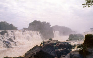 3 AUTOR, Diapos 35 mm, FN, J.M.Blanch, NATURALEZA, PAISAJE, PARAGUAY, rio Parana, salto de agua, WEB < Pueblos de las Reducciones 2 SOPORTE ORIGINAL, 3 AUTOR, 4 LUGAR, Diapos 35 mm, FN, J.M.Blanch, NATURALEZA, PAISAJE, PARAGUAY, Pueblos de las Reducciones, WEB, _NUEVAS, catarata, rio Parana, salto de agua