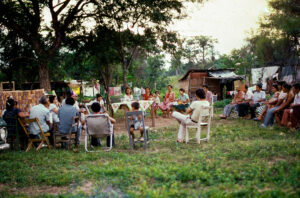 3 AUTOR, CIPAE, cocina < tareas domesticas, CULTURA PARAGUAYA, Diapos 35 mm, FC < 1 CATEGORIA, grupo grande, J.M.Blanch, mujer < adulto, PARAGUAY, pobreza < SOCIEDAD, reunion 2 SOPORTE ORIGINAL, 3 AUTOR, 4 LUGAR, CANTIDAD, CIPAE, COMUNICACIONES, CULTURA PARAGUAYA, Comité de Iglesias, Diapos 35 mm, EDAD, FC, J.M.Blanch, JESUITAS, PARAGUAY, PERSONA, Pueblos de las Reducciones, Servicio a la Iglesia Paraguaya, TRABAJO, TRABAJO Y ARTESANIA, adulto, cocina, grupo, grupo grande, marginación, mujer, pobreza, reunion, tareas domesticas