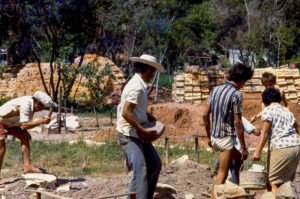 3 AUTOR, CIPAE, construccion, CULTURA PARAGUAYA, Diapos 35 mm, FC < 1 CATEGORIA, grupo mixto, hombre, J.M.Blanch, PARAGUAY, TRABAJO 2 SOPORTE ORIGINAL, 3 AUTOR, 4 LUGAR, CANTIDAD, CIPAE, CULTURA PARAGUAYA, Comité de Iglesias, Diapos 35 mm, EDAD, FC, J.M.Blanch, JESUITAS, PARAGUAY, PERSONA, Pueblos de las Reducciones, Servicio a la Iglesia Paraguaya, TRABAJO, TRABAJO Y ARTESANIA, adulto, construccion, grupo, grupo mixto, hombre, varon