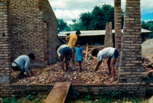 3 AUTOR, albañil, CIPAE, construccion, CULTURA PARAGUAYA, Diapos 35 mm, FC < 1 CATEGORIA, hombre, J.M.Blanch, materiales de construccion, PARAGUAY 2 SOPORTE ORIGINAL, 3 AUTOR, 4 LUGAR, CIPAE, CULTURA PARAGUAYA, Comité de Iglesias, Diapos 35 mm, EDAD, FC, J.M.Blanch, JESUITAS, PARAGUAY, PERSONA, Pueblos de las Reducciones, Servicio a la Iglesia Paraguaya, TRABAJO, TRABAJO Y ARTESANIA, adulto, albañil, construccion, hombre, materiales de construccion, varon