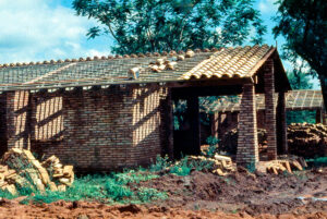 3 AUTOR, albañil, CIPAE, construccion, CULTURA PARAGUAYA, Diapos 35 mm, FC < 1 CATEGORIA, hombre, J.M.Blanch, materiales de construccion, PARAGUAY 2 SOPORTE ORIGINAL, 3 AUTOR, 4 LUGAR, CIPAE, CULTURA PARAGUAYA, Comité de Iglesias, Diapos 35 mm, EDAD, FC, J.M.Blanch, JESUITAS, PARAGUAY, PERSONA, Pueblos de las Reducciones, Servicio a la Iglesia Paraguaya, TRABAJO, TRABAJO Y ARTESANIA, adulto, albañil, construccion, hombre, materiales de construccion, varon