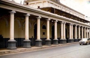 3 AUTOR, calle < Urbanismo, ciudad, Cultura urbana, Diapos 35 mm, FU, J.M.Blanch, PARAGUAY 2 SOPORTE ORIGINAL, 3 AUTOR, 4 LUGAR, ARQUITECTURA, CULTURA PARAGUAYA, Cultura urbana, Diapos 35 mm, Edificios, FU, J.M.Blanch, PARAGUAY, Pueblos de las Reducciones, Urbanismo, calle, ciudad