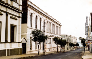 3 AUTOR, calle < Urbanismo, ciudad, Cultura urbana, Diapos 35 mm, FU, J.M.Blanch, PARAGUAY 2 SOPORTE ORIGINAL, 3 AUTOR, 4 LUGAR, ARQUITECTURA, CULTURA PARAGUAYA, Cultura urbana, Diapos 35 mm, Edificios, FU, J.M.Blanch, PARAGUAY, Pueblos de las Reducciones, Urbanismo, calle, ciudad