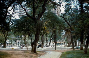 3 AUTOR, calle < Urbanismo, ciudad, Cultura urbana, Diapos 35 mm, FU, J.M.Blanch, PARAGUAY 2 SOPORTE ORIGINAL, 3 AUTOR, 4 LUGAR, ARQUITECTURA, CULTURA PARAGUAYA, Cultura urbana, Diapos 35 mm, Edificios, FU, J.M.Blanch, PARAGUAY, Pueblos de las Reducciones, Urbanismo, calle, ciudad