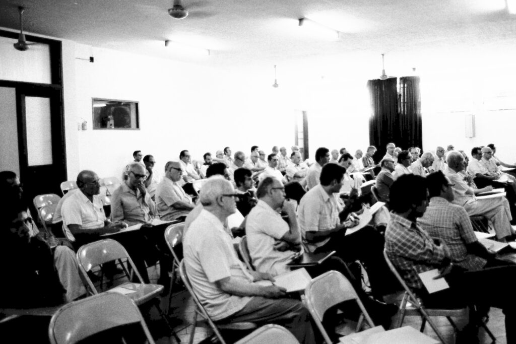 3 AUTOR, Asamblea Provincia, Asamblea Provincia 1981, FJ, FU, J.M.Blanch, JESUITAS, Neg BN, P. Alberto Luna SJ, PARAGUAY, WEB 2 SOPORTE ORIGINAL, 3 AUTOR, 4 LUGAR, Asamblea Provincia, Asamblea Provincia 1981, BN, FJ, FU, J.M.Blanch, JESUITAS, Neg BN, P. Alberto Luna SJ, PARAGUAY, Personas SJ, Provincia Paraguaya, Pueblos de las Reducciones, WEB