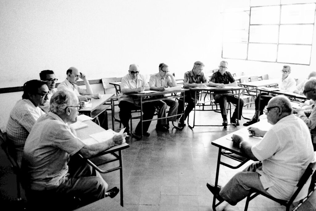 3 AUTOR, Asamblea Provincia, Asamblea Provincia 1981, FJ < 1 CATEGORIA, FU, Hno. Laureano Pérez, Hno. Pedro Herranz SJ, J.M.Blanch, JESUITAS, Neg BN, P. Alberto Luna SJ, P. Antonio Riera SJ, P. Domingo De Girolamo, P. Mariano García SJ, P. Ricardo Romero SJ, P. Salvador Loring SJ, PARAGUAY, WEB < Pueblos de las Reducciones 2 SOPORTE ORIGINAL, 3 AUTOR, 4 LUGAR, Asamblea Provincia, Asamblea Provincia 1981, BN, FJ, FU, Hno. Laureano Pérez, Hno. Pedro Herranz SJ, J.M.Blanch, JESUITAS, Neg BN, P. Alberto Luna SJ, P. Antonio Riera SJ, P. Domingo De Girolamo, P. Mariano García SJ, P. Ricardo Romero SJ, P. Salvador Loring SJ, PARAGUAY, Personas SJ, Provincia Paraguaya, Pueblos de las Reducciones, WEB