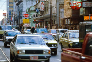 3 AUTOR, auto, automovil, ciudad, Cultura urbana, Diapos 35 mm, FU, J.M.Blanch, PARAGUAY, trafico, Urbanismo 2 SOPORTE ORIGINAL, 3 AUTOR, 4 LUGAR, ARQUITECTURA, CULTURA PARAGUAYA, Cultura urbana, Diapos 35 mm, Edificios, FU, J.M.Blanch, Medio de transporte, PARAGUAY, Pueblos de las Reducciones, TRANSPORTES CAMINOS y VIAJES, Urbanismo, _NUEVAS, auto, automovil, ciudad, trafico