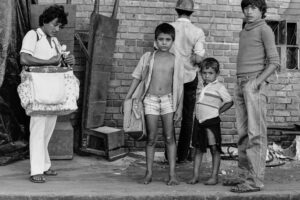 3 AUTOR, Cultura urbana, FU, J.M.Blanch, Neg BN, PARAGUAY, retrato espontaneo, trabajo infantil < TRABAJO 2 SOPORTE ORIGINAL, 3 AUTOR, 4 LUGAR, BN, CULTURA PARAGUAYA, Cultura urbana, FU, J.M.Blanch, Neg BN, PARAGUAY, PERSONA, Pueblos de las Reducciones, RETRATO, TRABAJO, TRABAJO Y ARTESANIA, retrato espontaneo, trabajo infantil