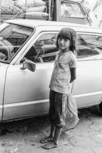 3 AUTOR, CULTURA PARAGUAYA, Cultura urbana, FU, J.M.Blanch, Neg BN, PARAGUAY, retrato espontaneo, trabajo infantil < TRABAJO 2 SOPORTE ORIGINAL, 3 AUTOR, 4 LUGAR, BN, CULTURA PARAGUAYA, Cultura urbana, FU, J.M.Blanch, Neg BN, PARAGUAY, PERSONA, Pueblos de las Reducciones, RETRATO, TRABAJO, TRABAJO Y ARTESANIA, retrato espontaneo, trabajo infantil