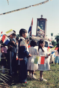 3 AUTOR, alumno, CULTURA PARAGUAYA, escuela, FC < 1 CATEGORIA, FJ < 1 CATEGORIA, J.M.Blanch, JESUITAS (OBRAS), Neg Color 35 mm, PARAGUAY, Parroquia San Ignacio, procesion 2 SOPORTE ORIGINAL, 3 AUTOR, 4 LUGAR, ARQUITECTURA, CULTURA PARAGUAYA, Colegio, EDUCACION FORMAL, Edificios, Edificios publicos, Escuela, FC, FJ, J.M.Blanch, JESUITAS (OBRAS), Neg Color 35 mm, PARAGUAY, Parroquia San Ignacio, Parroquias, Pueblos de las Reducciones, RELIGION, alumno, colegio, escuela, procesion