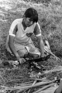 3 AUTOR, FI, INDIGENAS, J.M.Blanch, machete, mujer < adulto, Neg BN, PARAGUAY, retrato espontaneo, WEB < Pueblos de las Reducciones 2 SOPORTE ORIGINAL, 3 AUTOR, 4 LUGAR, BN, CULTURA PARAGUAYA, Campesinos, Cultura campesina, EDAD, FI, INDIGENAS, J.M.Blanch, Neg BN, PARAGUAY, PERSONA, Pueblos de las Reducciones, RETRATO, Vida campesina, WEB, adulto, machete, mujer, retrato espontaneo