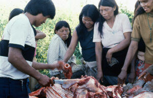 Ayoreos, carne, comida, Diapos 35 mm, FI, INDIGENAS, mujeres, PARAGUAY, WEB < Pueblos de las Reducciones 2 SOPORTE ORIGINAL, 4 LUGAR, Ayoreos, Diapos 35 mm, FI, INDIGENAS, NECESIDADES DE PERSONAS, PARAGUAY, Pueblos de las Reducciones, SUS NECESIDADES, WEB, _NUEVAS, carne, comida, mujeres