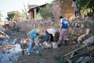 albañil, Comunidad de San Cayetano, Comunidades, Diapos 35 mm, FU, P. Cristino Quiñonez SJ, PARAGUAY, TRABAJO 2 SOPORTE ORIGINAL, 4 LUGAR, Comunidad de San Cayetano, Comunidades, Diapos 35 mm, FU, JESUITAS, P. Cristino Quiñonez SJ, PARAGUAY, Personas SJ, Pueblos de las Reducciones, TRABAJO, TRABAJO Y ARTESANIA, albañil