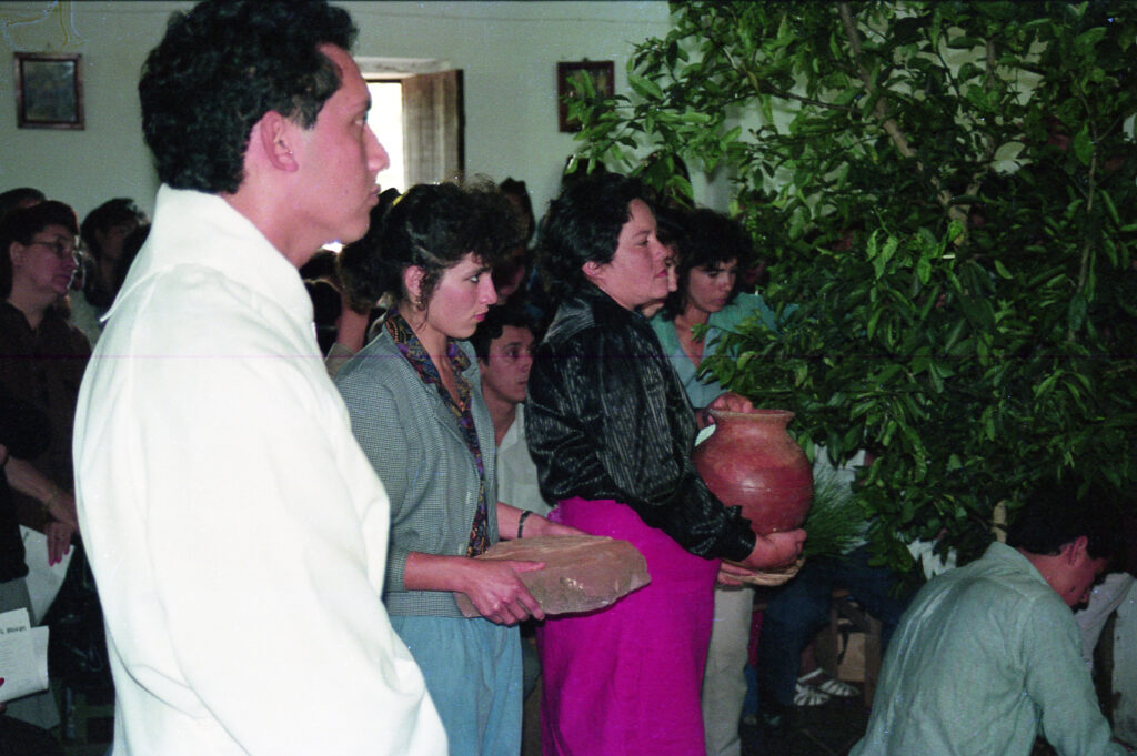 3 AUTOR, celebracion religiosa, FJ, J.M.Blanch, Neg Color 35 mm, Ordenación de Oscar Martín y Carlos Benítez, Ordenación diacono Carlos Benítez y Oscar Martín, PARAGUAY 2 SOPORTE ORIGINAL, 3 AUTOR, 4 LUGAR, Eventos de Provincia, FJ, J.M.Blanch, JESUITAS, Neg Color 35 mm, Ordenaciones, Ordenación de Oscar Martín y Carlos Benítez, Ordenación diacono Carlos Benítez y Oscar Martín, PARAGUAY, Provincia Paraguaya, Pueblos de las Reducciones, RELIGION, celebracion religiosa