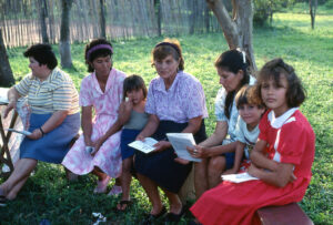 CEPAG, conversacion, Diapos 35 mm, Educación Complementaria, FC < 1 CATEGORIA, grupo pequeño, JESUITAS (OBRAS), PARAGUAY 2 SOPORTE ORIGINAL, 4 LUGAR, CANTIDAD, CEPAG, COMUNICACIONES, Diapos 35 mm, Educación Complementaria, FC, JESUITAS (OBRAS), PARAGUAY, Pueblos de las Reducciones, conversacion, grupo, grupo pequeño