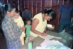 3 AUTOR, Arroyito < Fe y Alegría, Asentamiento Arroyito, Camba rembe (Esc. de San Pedro), FC < 1 CATEGORIA, Fe y Alegría < JESUITAS (OBRAS), FJ < 1 CATEGORIA, J.M.Blanch, JESUITAS (OBRAS), Neg Color 35 mm, PARAGUAY, WEB < Pueblos de las Reducciones 2 SOPORTE ORIGINAL, 3 AUTOR, 4 LUGAR, Arroyito, Asentamiento Arroyito, Camba rembe (Esc. de San Pedro), FC, FJ, Fe y Alegría, J.M.Blanch, JESUITAS (OBRAS), Neg Color 35 mm, PARAGUAY, Pueblos de las Reducciones, WEB