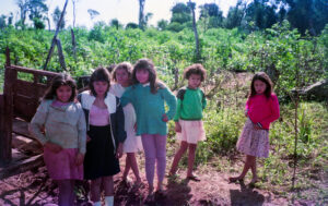 3 AUTOR, Camba rembe (Esc. de San Pedro), clase, escuela, FC < 1 CATEGORIA, Fe y Alegría < JESUITAS (OBRAS), FJ < 1 CATEGORIA, J.M.Blanch, JESUITAS (OBRAS), Neg Color 35 mm, PARAGUAY, WEB < Pueblos de las Reducciones 2 SOPORTE ORIGINAL, 3 AUTOR, 4 LUGAR, ARQUITECTURA, Camba rembe (Esc. de San Pedro), Colegio, EDUCACION FORMAL, Edificios, Edificios publicos, Escuela, FC, FJ, Fe y Alegría, J.M.Blanch, JESUITAS (OBRAS), Neg Color 35 mm, PARAGUAY, Pueblos de las Reducciones, WEB, clase, colegio, escuela