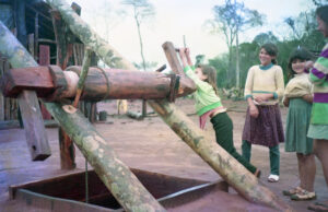 3 AUTOR, Camba rembe (Esc. de San Pedro), FC < 1 CATEGORIA, Fe y Alegría < JESUITAS (OBRAS), FJ < 1 CATEGORIA, J.M.Blanch, JESUITAS (OBRAS), Neg Color 35 mm, PARAGUAY, WEB < Pueblos de las Reducciones 2 SOPORTE ORIGINAL, 3 AUTOR, 4 LUGAR, Camba rembe (Esc. de San Pedro), FC, FJ, Fe y Alegría, J.M.Blanch, JESUITAS (OBRAS), Neg Color 35 mm, PARAGUAY, Pueblos de las Reducciones, WEB