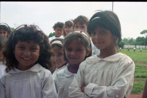 3 AUTOR, Camba rembe (Esc. de San Pedro), FC < 1 CATEGORIA, Fe y Alegría < JESUITAS (OBRAS), FJ < 1 CATEGORIA, J.M.Blanch, JESUITAS (OBRAS), Neg Color 35 mm, niña < niñez, PARAGUAY, retrato de grupo, WEB < Pueblos de las Reducciones 2 SOPORTE ORIGINAL, 3 AUTOR, 4 LUGAR, Camba rembe (Esc. de San Pedro), EDAD, FC, FJ, Fe y Alegría, J.M.Blanch, JESUITAS (OBRAS), Neg Color 35 mm, PARAGUAY, PERSONA, Pueblos de las Reducciones, RETRATO, WEB, niña, niñez, retrato de grupo