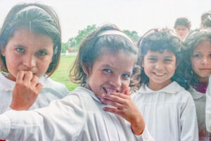3 AUTOR, Camba rembe (Esc. de San Pedro), FC < 1 CATEGORIA, Fe y Alegría < JESUITAS (OBRAS), FJ < 1 CATEGORIA, J.M.Blanch, JESUITAS (OBRAS), Neg Color 35 mm, niña < niñez, PARAGUAY, retrato de grupo, WEB < Pueblos de las Reducciones 2 SOPORTE ORIGINAL, 3 AUTOR, 4 LUGAR, Camba rembe (Esc. de San Pedro), EDAD, FC, FJ, Fe y Alegría, J.M.Blanch, JESUITAS (OBRAS), Neg Color 35 mm, PARAGUAY, PERSONA, Pueblos de las Reducciones, RETRATO, WEB, niña, niñez, retrato de grupo