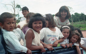 3 AUTOR, Camba rembe (Esc. de San Pedro), FC < 1 CATEGORIA, Fe y Alegria, Fe y Alegría < JESUITAS (OBRAS), J.M.Blanch, JESUITAS (OBRAS), Neg Color 35 mm, PARAGUAY, retrato de grupo 2 SOPORTE ORIGINAL, 3 AUTOR, 4 LUGAR, Camba rembe (Esc. de San Pedro), Centros, EDUCACION FORMAL, FC, Fe y Alegria, Fe y Alegría, J.M.Blanch, JESUITAS (OBRAS), Neg Color 35 mm, PARAGUAY, PERSONA, Pueblos de las Reducciones, RETRATO, retrato de grupo