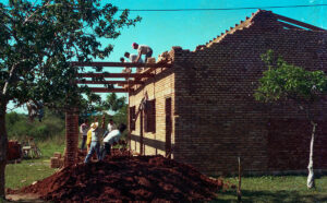 3 AUTOR, construccion, Escuela Despertar, FC < 1 CATEGORIA, Fe y Alegría < JESUITAS (OBRAS), FJ < 1 CATEGORIA, J.M.Blanch, JESUITAS (OBRAS), Neg Color 35 mm, PARAGUAY, WEB < Pueblos de las Reducciones 2 SOPORTE ORIGINAL, 3 AUTOR, 4 LUGAR, Escuela Despertar, FC, FJ, Fe y Alegría, J.M.Blanch, JESUITAS (OBRAS), Neg Color 35 mm, PARAGUAY, Pueblos de las Reducciones, TRABAJO, TRABAJO Y ARTESANIA, WEB, construccion