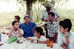 3 AUTOR, CULTURA PARAGUAYA, FC < 1 CATEGORIA, J.M.Blanch, JESUITAS (OBRAS), Neg Color 35 mm, PARAGUAY, Parroquia Santa María Misiones, retrato espontaneo, WEB < Pueblos de las Reducciones 2 SOPORTE ORIGINAL, 3 AUTOR, 4 LUGAR, CULTURA PARAGUAYA, FC, J.M.Blanch, JESUITAS (OBRAS), Neg Color 35 mm, PARAGUAY, PERSONA, Parroquia Santa María Misiones, Parroquias, Pueblos de las Reducciones, RETRATO, WEB, retrato espontaneo