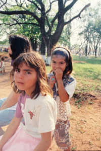 3 AUTOR, CULTURA PARAGUAYA, FC < 1 CATEGORIA, FJ < 1 CATEGORIA, J.M.Blanch, JESUITAS (OBRAS), Neg Color 35 mm, niña < niñez, PARAGUAY, Parroquia Santa María Misiones, retrato espontaneo, WEB < Pueblos de las Reducciones 2 SOPORTE ORIGINAL, 3 AUTOR, 4 LUGAR, CULTURA PARAGUAYA, EDAD, FC, FJ, J.M.Blanch, JESUITAS (OBRAS), Neg Color 35 mm, PARAGUAY, PERSONA, Parroquia Santa María Misiones, Parroquias, Pueblos de las Reducciones, RETRATO, WEB, niña, niñez, retrato espontaneo